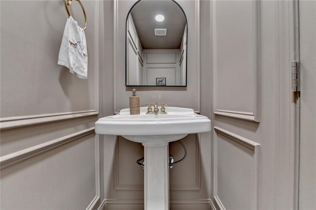 2500 Hawthorne Drive NE