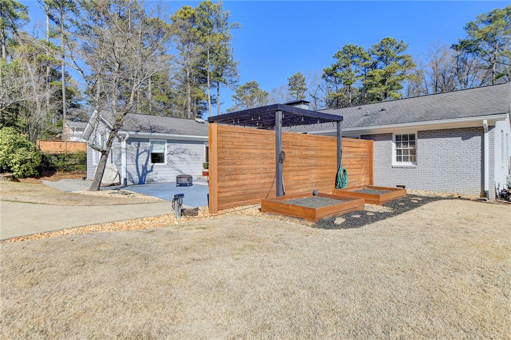 2500 Hawthorne Drive NE