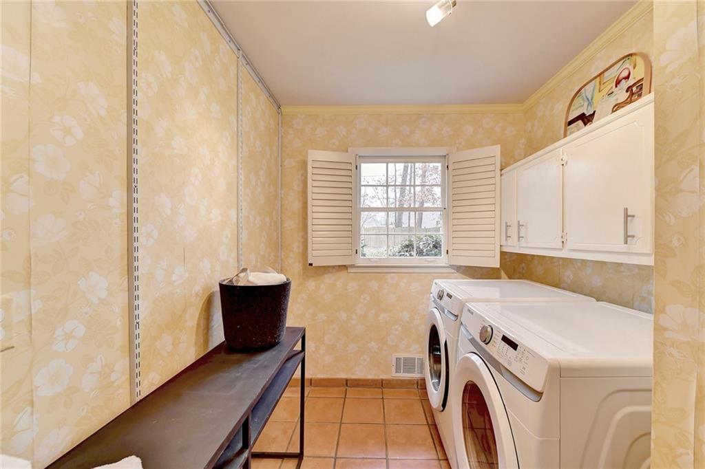 5105 Meadowlake Lane