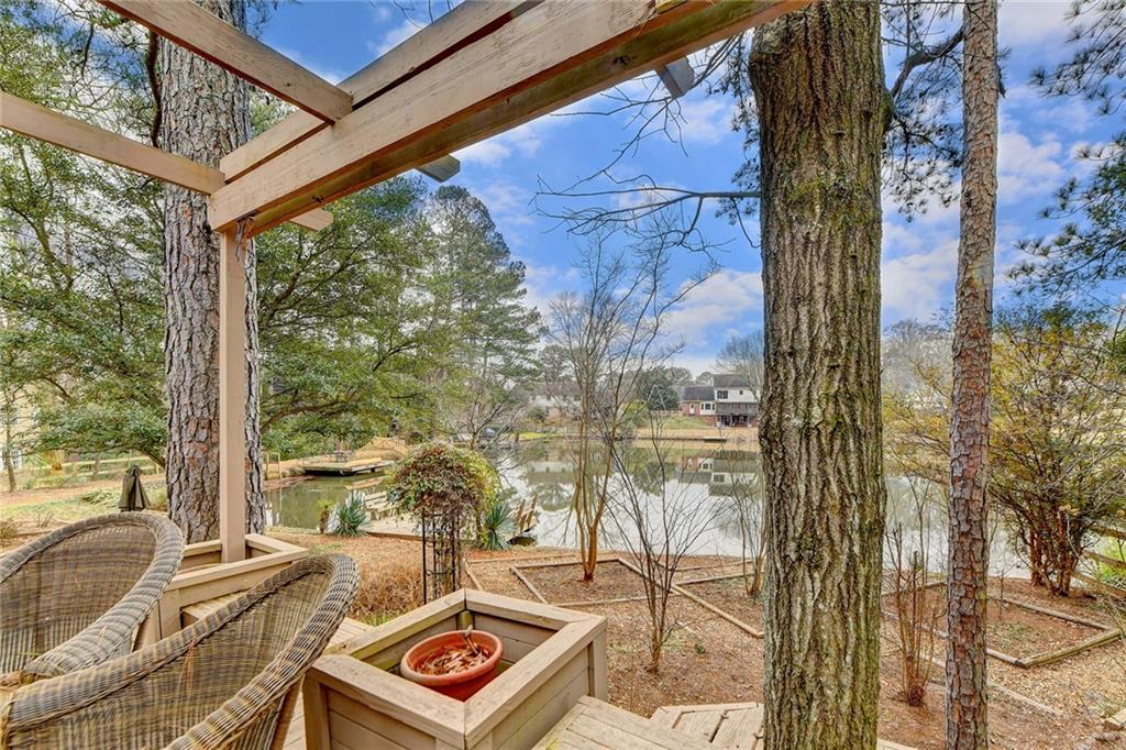 5105 Meadowlake Lane