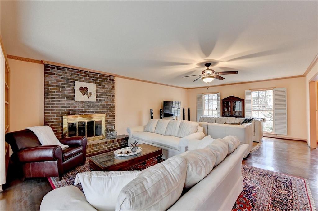 5105 Meadowlake Lane