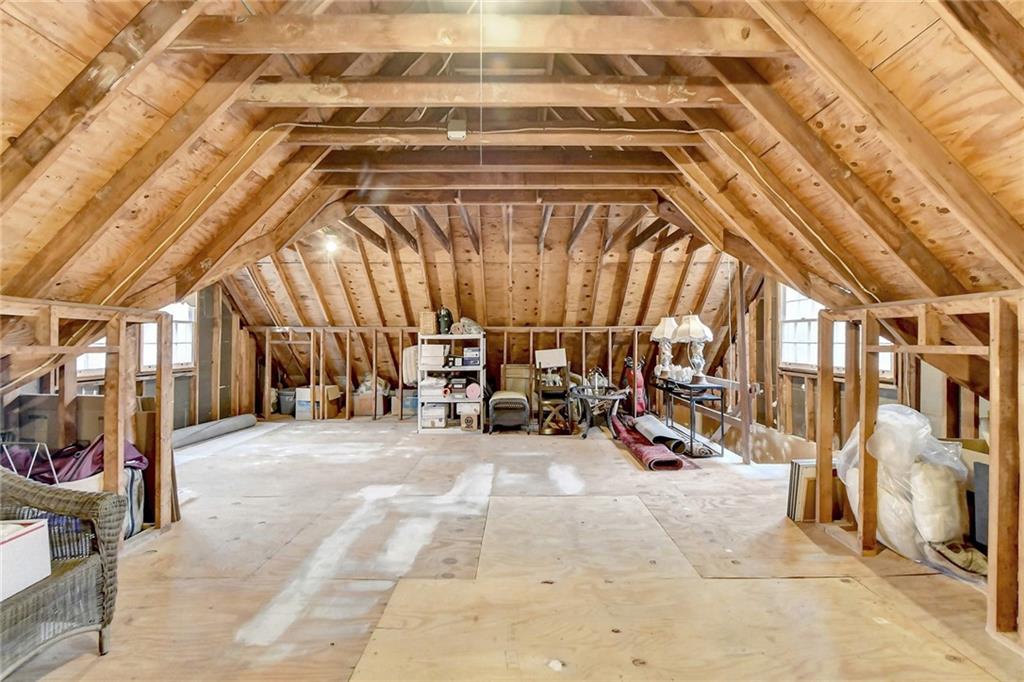 5105 Meadowlake Lane