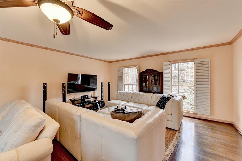 5105 Meadowlake Lane