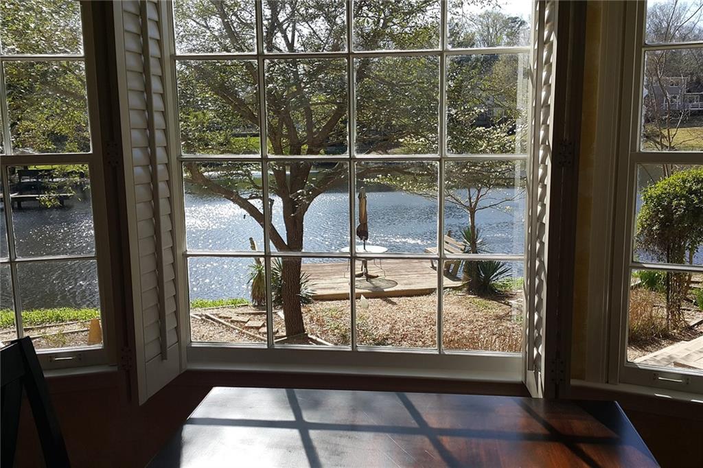 5105 Meadowlake Lane