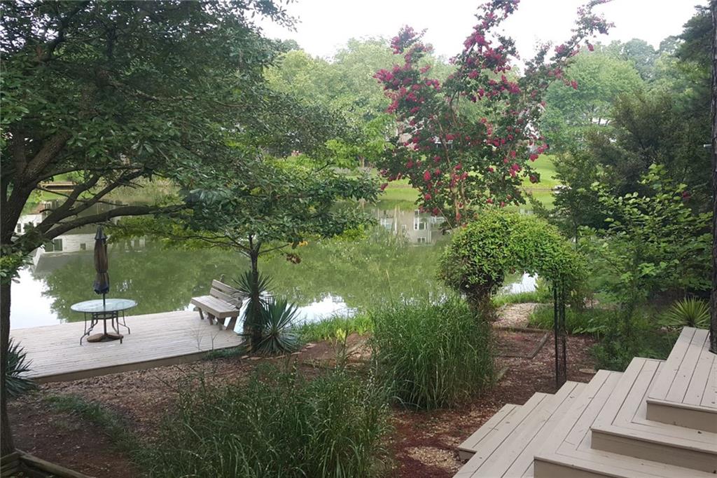 5105 Meadowlake Lane