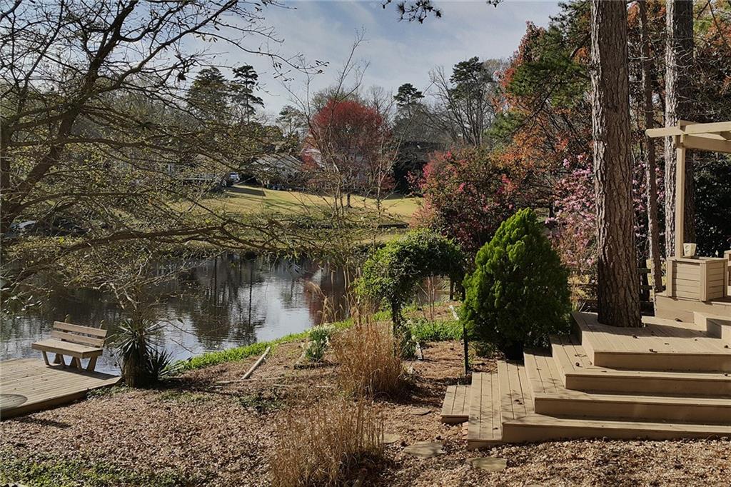 5105 Meadowlake Lane