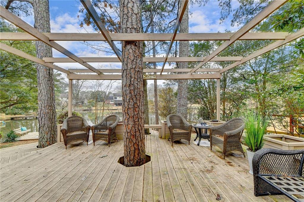 5105 Meadowlake Lane