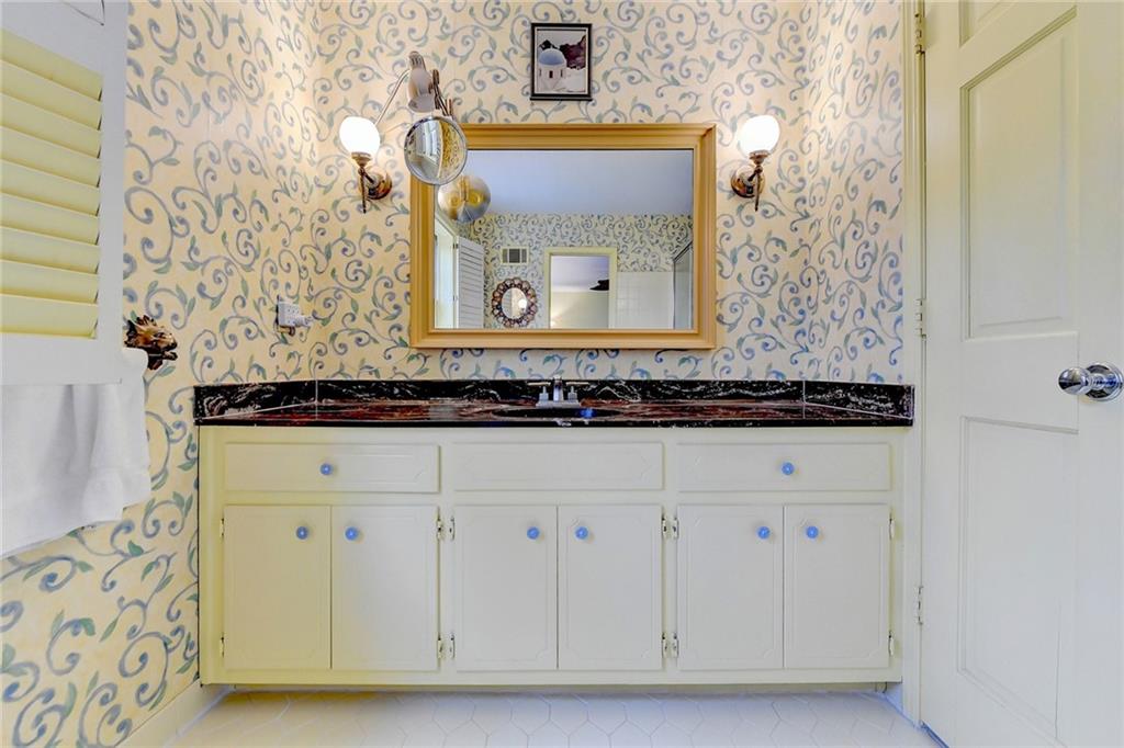 5105 Meadowlake Lane