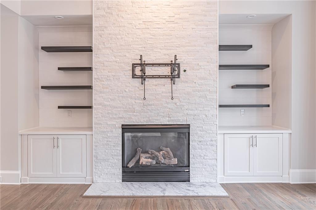 2300 Gladstone Place