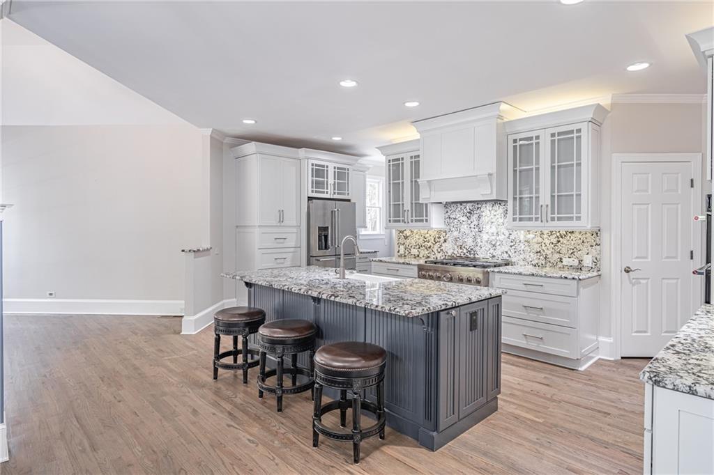 2300 Gladstone Place