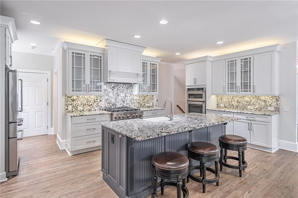 2300 Gladstone Place