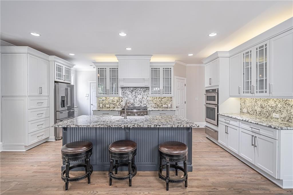 2300 Gladstone Place