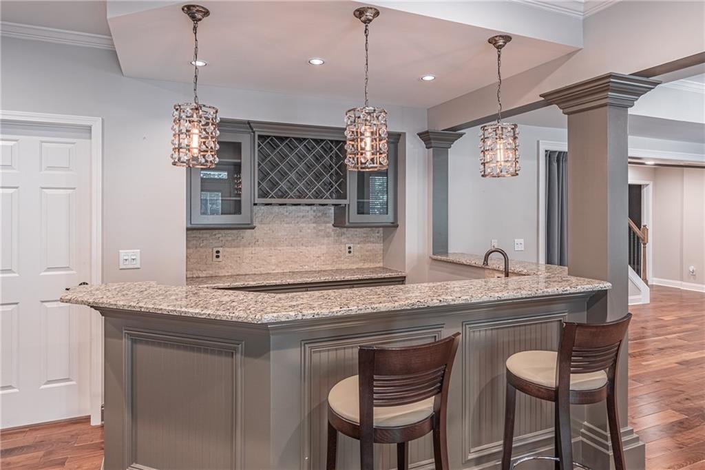 2300 Gladstone Place