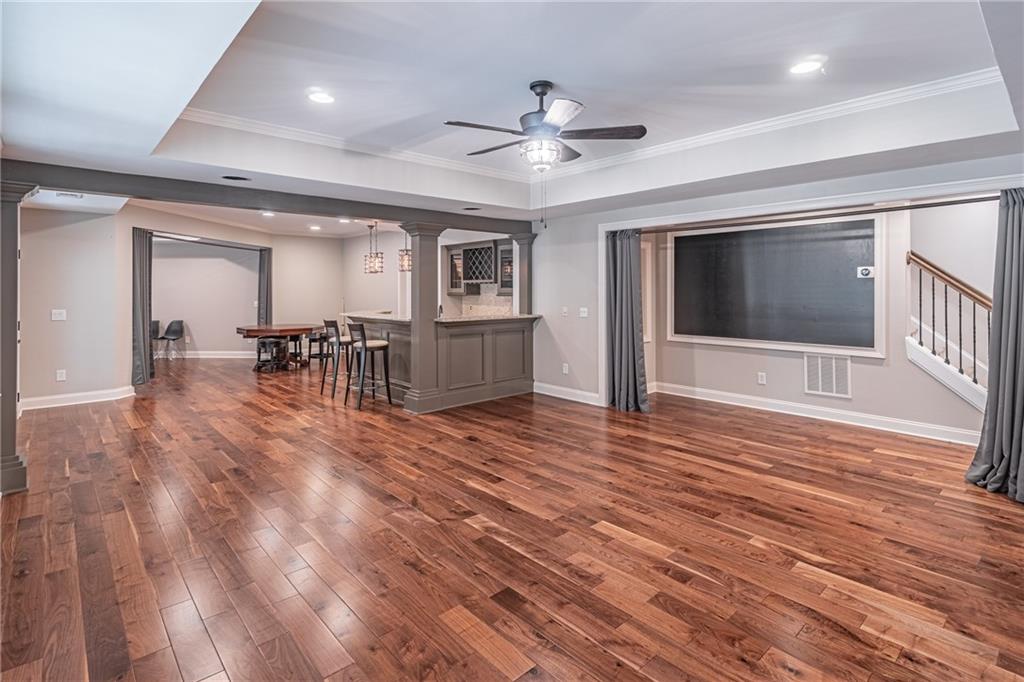 2300 Gladstone Place