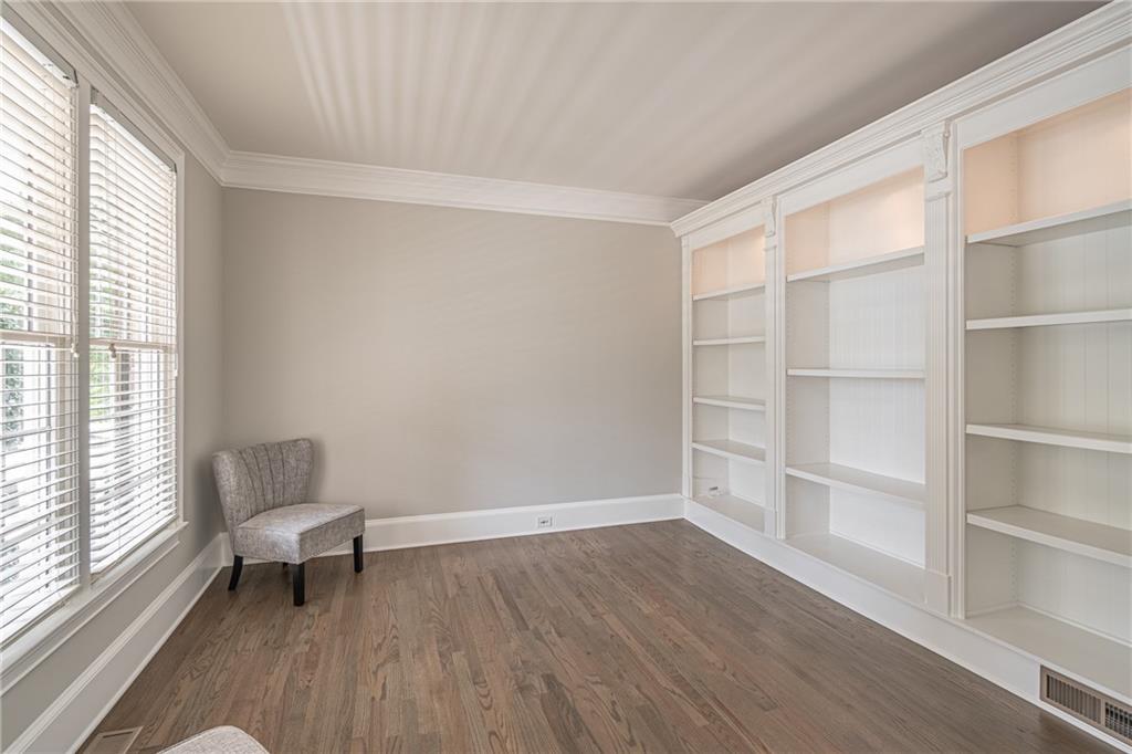 2300 Gladstone Place