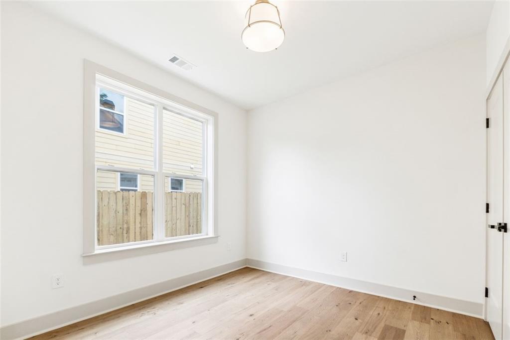 1780 AIRCRAFT Drive SE