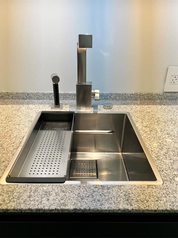 905 Juniper Street NE Unit 111