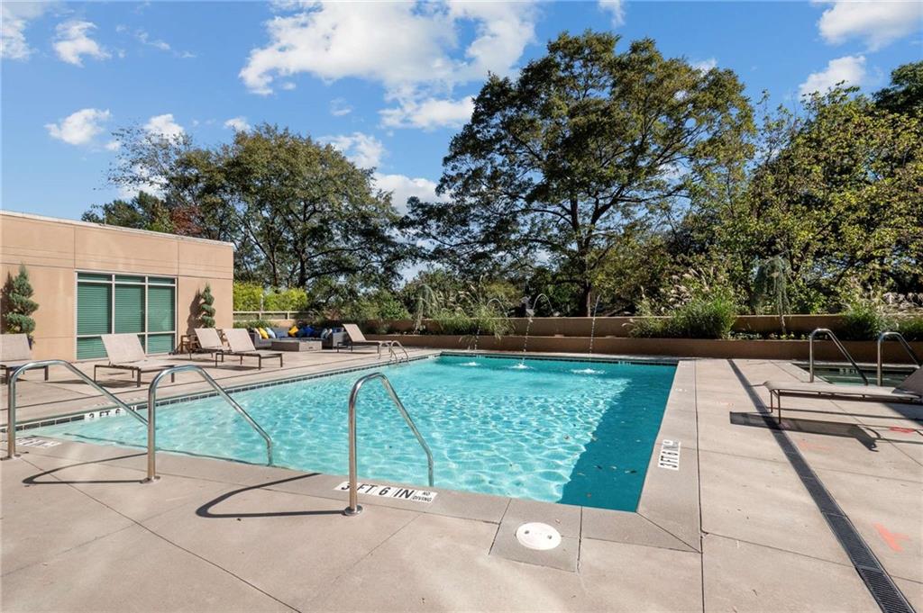 905 Juniper Street NE Unit 111