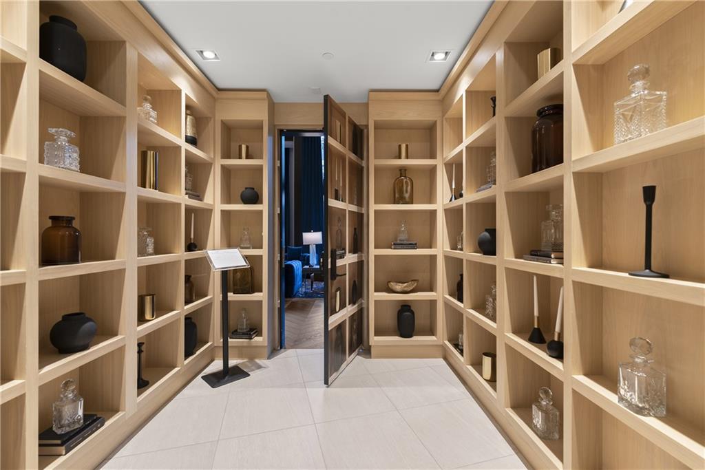 2425 Peachtree Road NE Unit 902