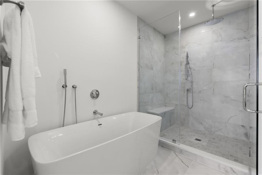 2425 Peachtree Road NE Unit 902