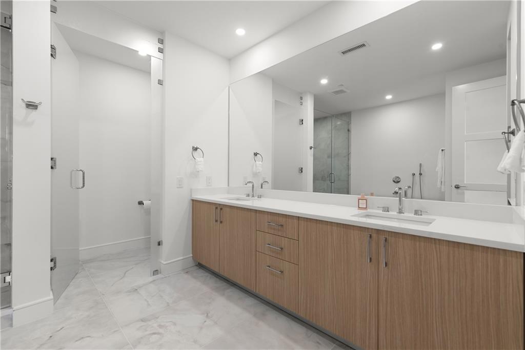 2425 Peachtree Road NE Unit 902