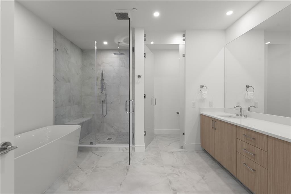 2425 Peachtree Road NE Unit 902