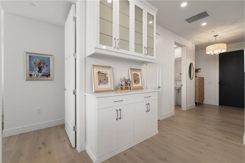 2425 Peachtree Road NE Unit 902