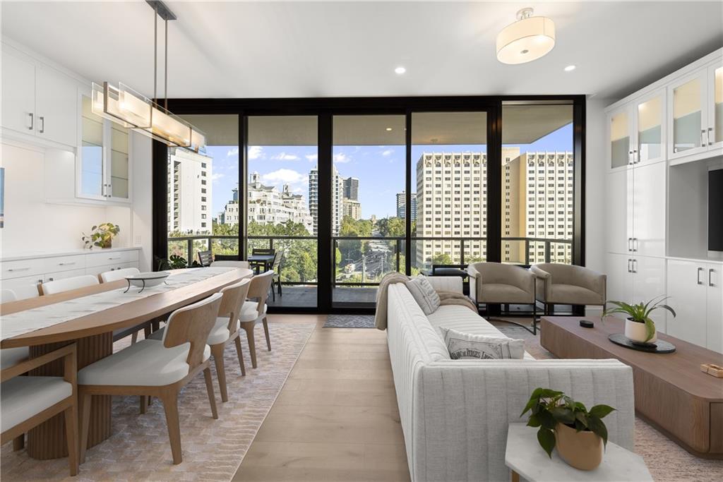 2425 Peachtree Road NE Unit 902