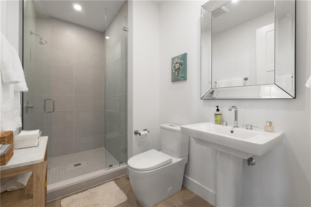 2425 Peachtree Road NE Unit 902