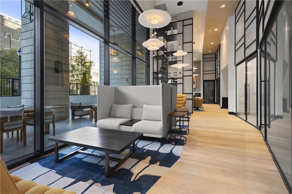 2425 Peachtree Road NE Unit 902