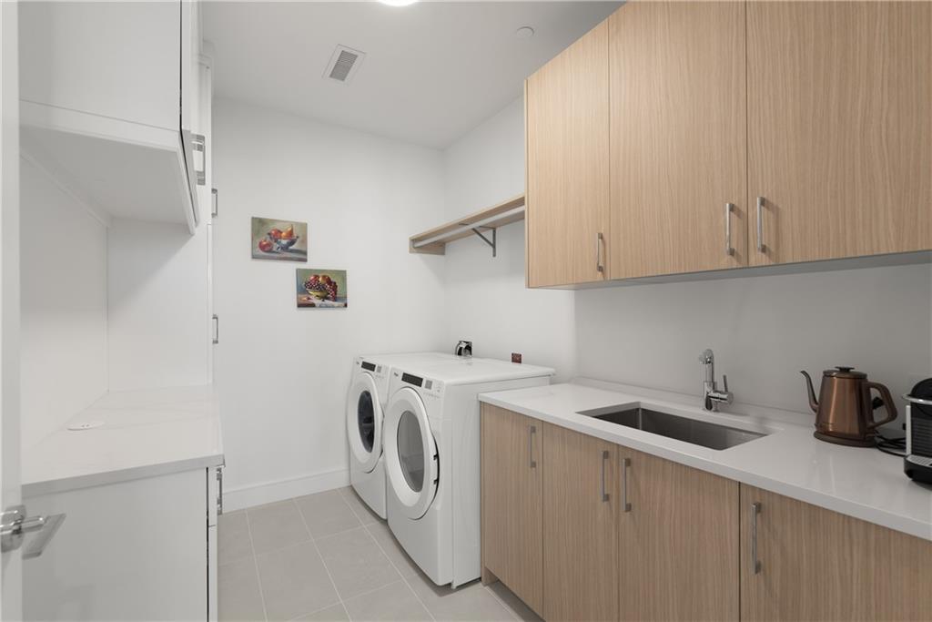 2425 Peachtree Road NE Unit 902