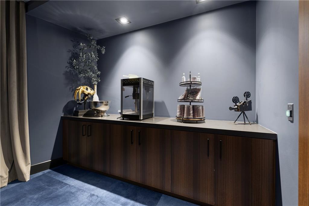 2425 Peachtree Road NE Unit 902