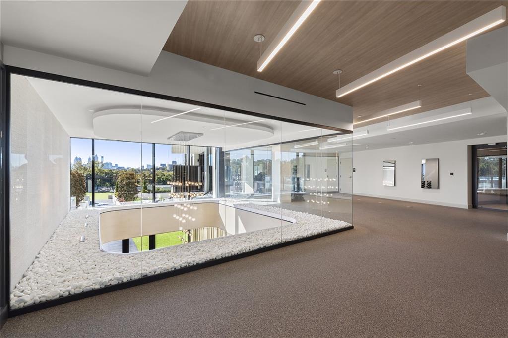 2425 Peachtree Road NE Unit 902