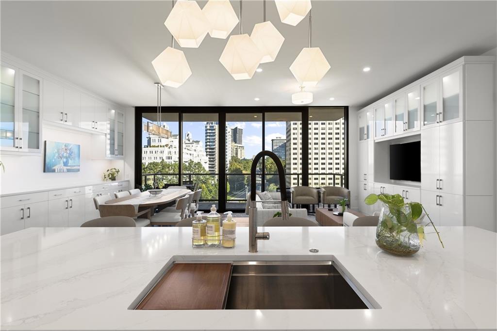 2425 Peachtree Road NE Unit 902