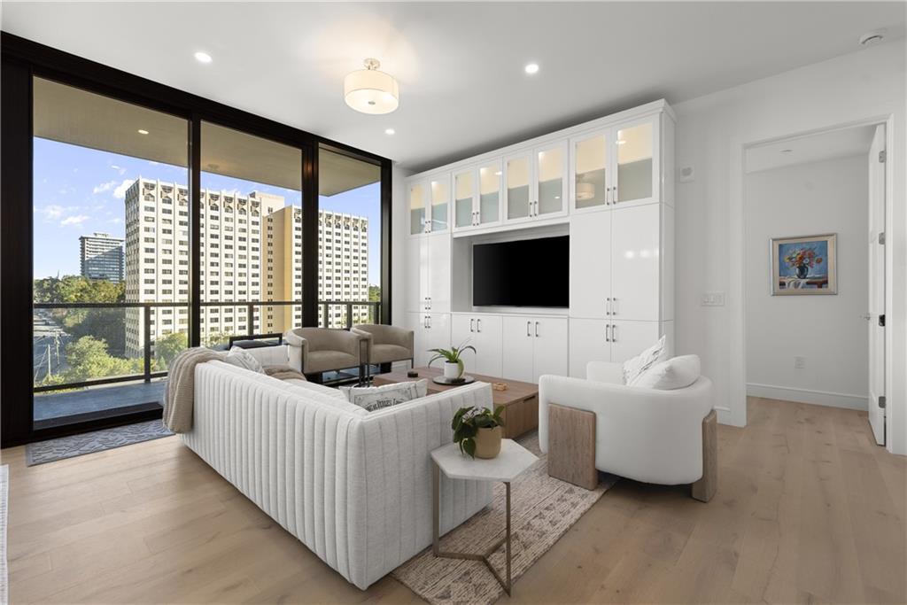 2425 Peachtree Road NE Unit 902