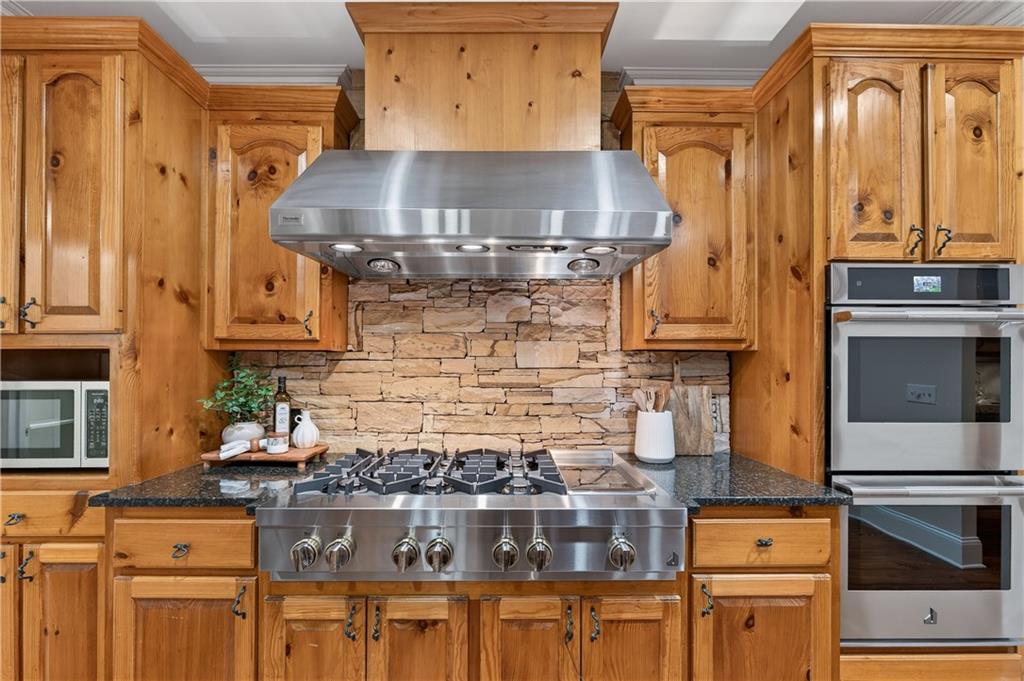 1055 Hedgerose Lane