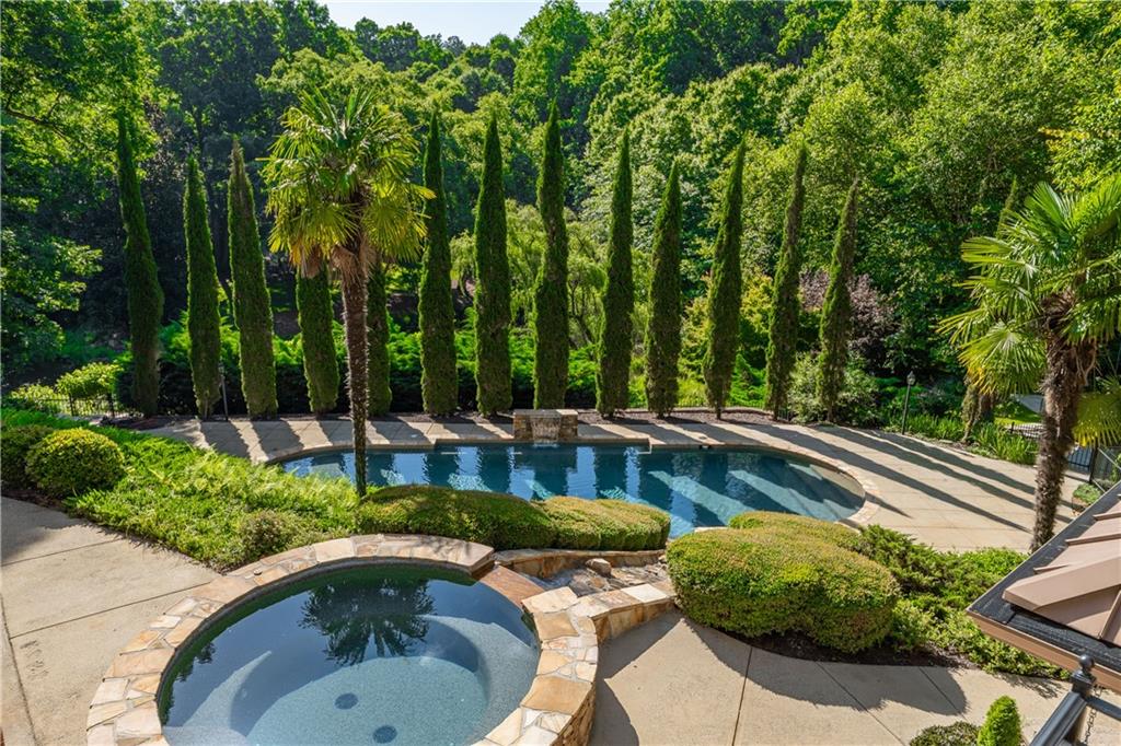 1055 Hedgerose Lane