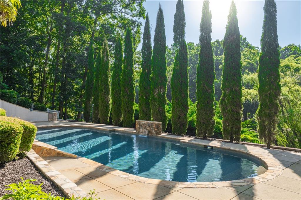 1055 Hedgerose Lane