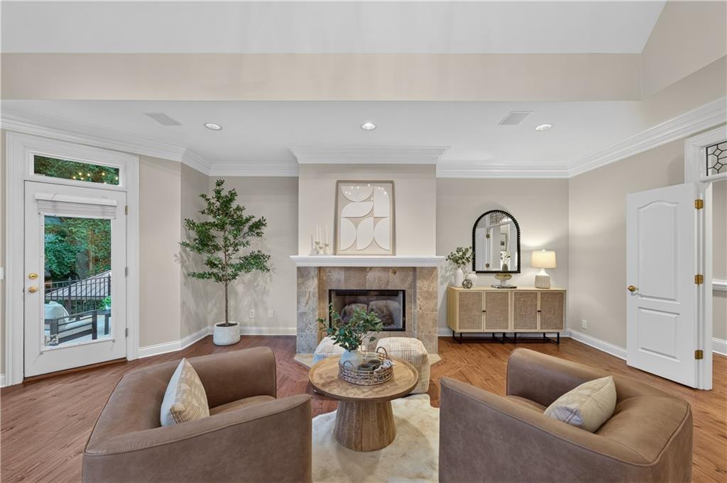 1055 Hedgerose Lane