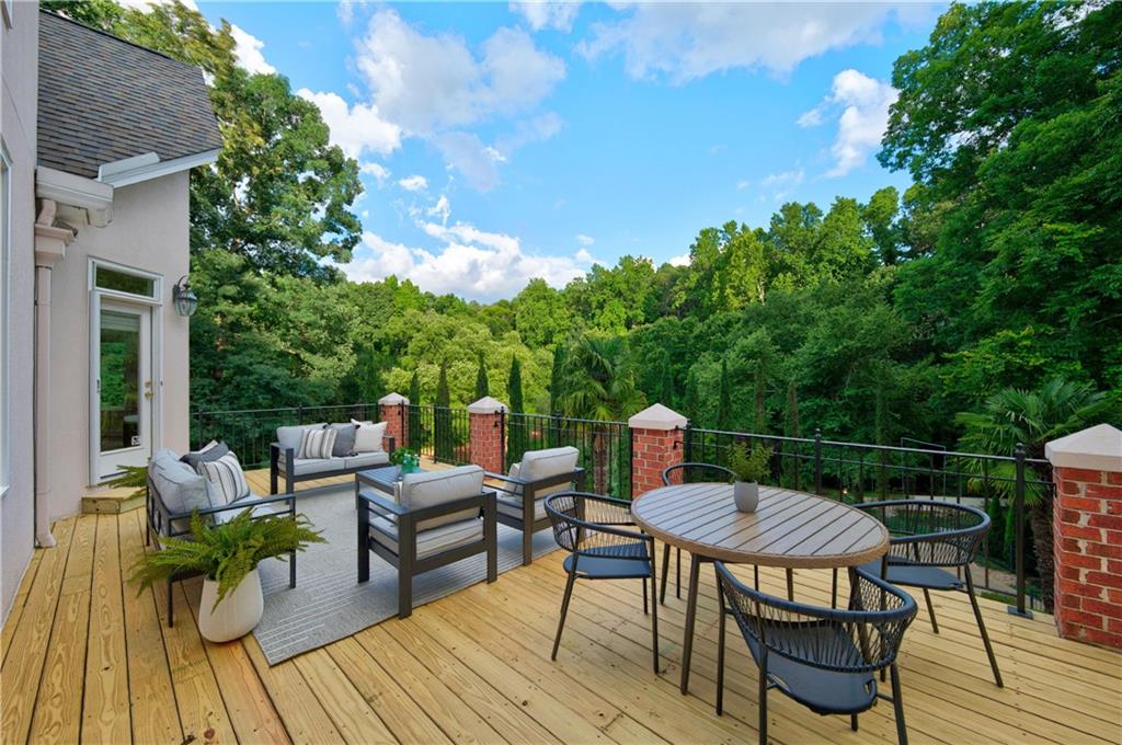 1055 Hedgerose Lane