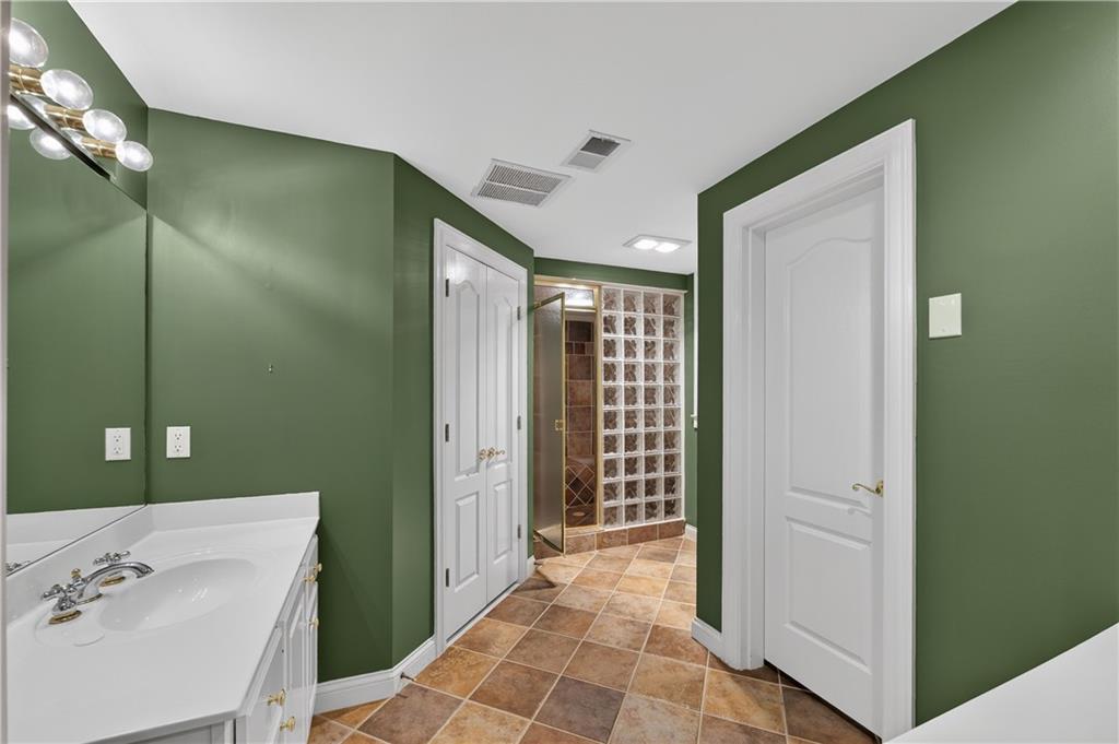 1055 Hedgerose Lane