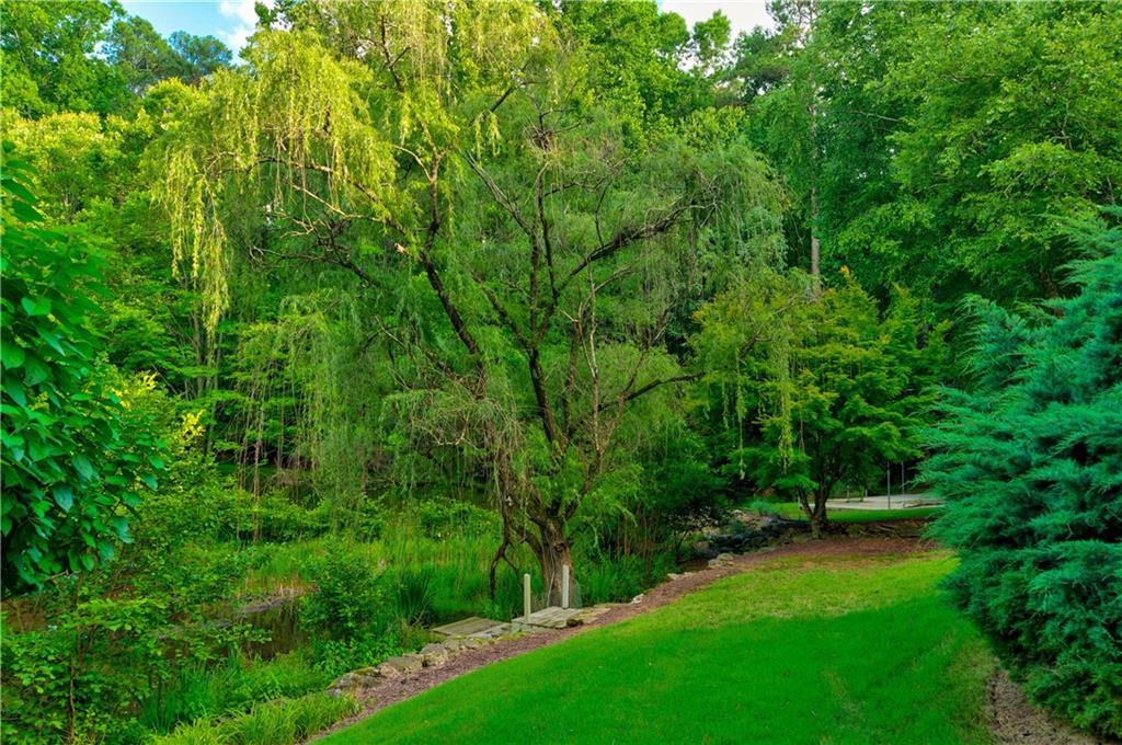 1055 Hedgerose Lane
