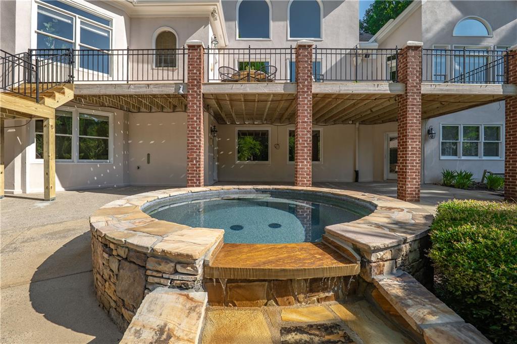 1055 Hedgerose Lane