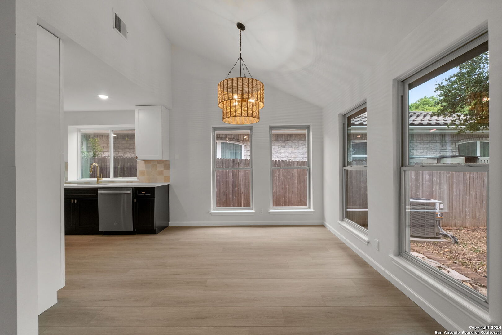 15 Campden Cir