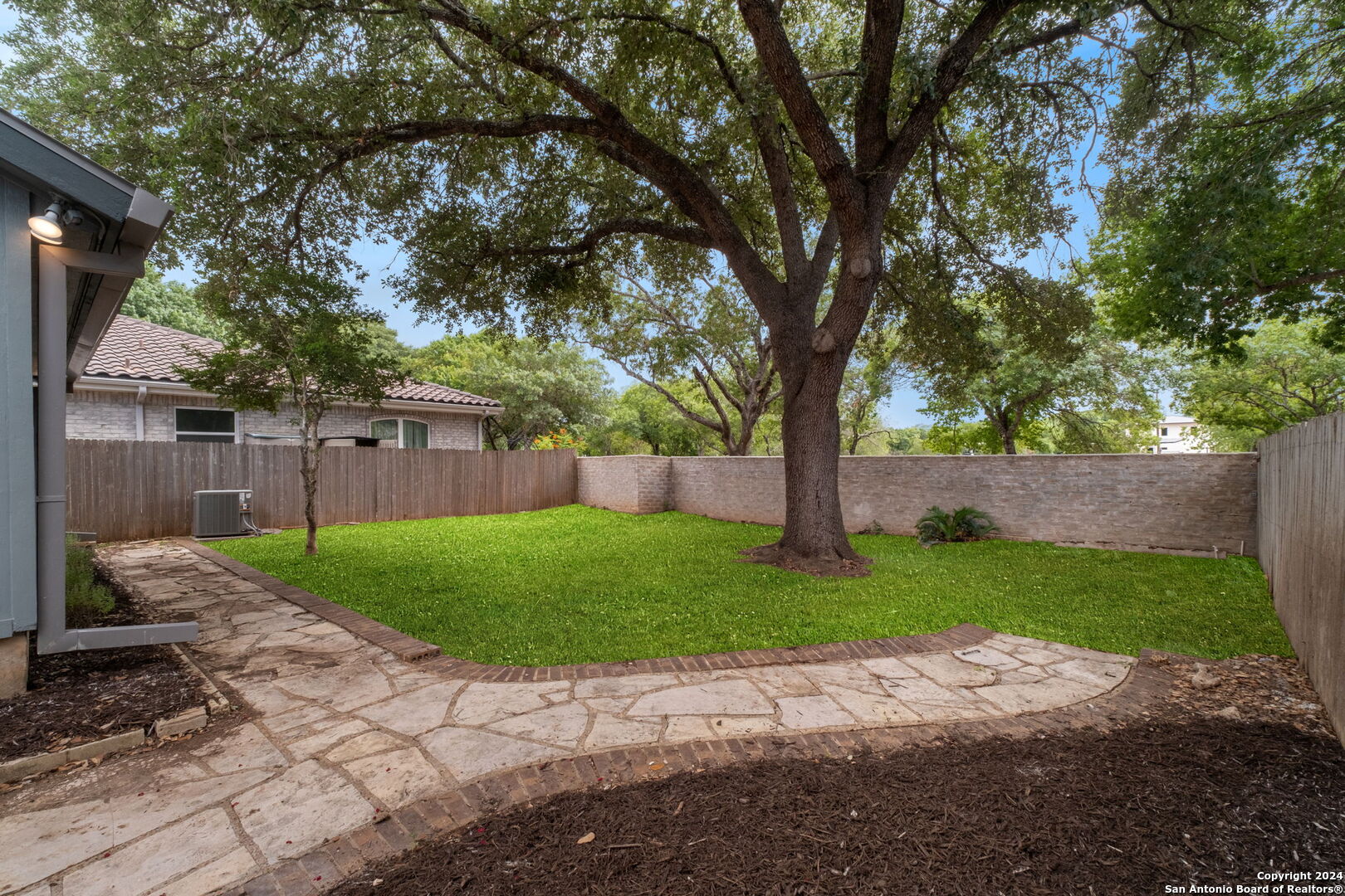 15 Campden Cir