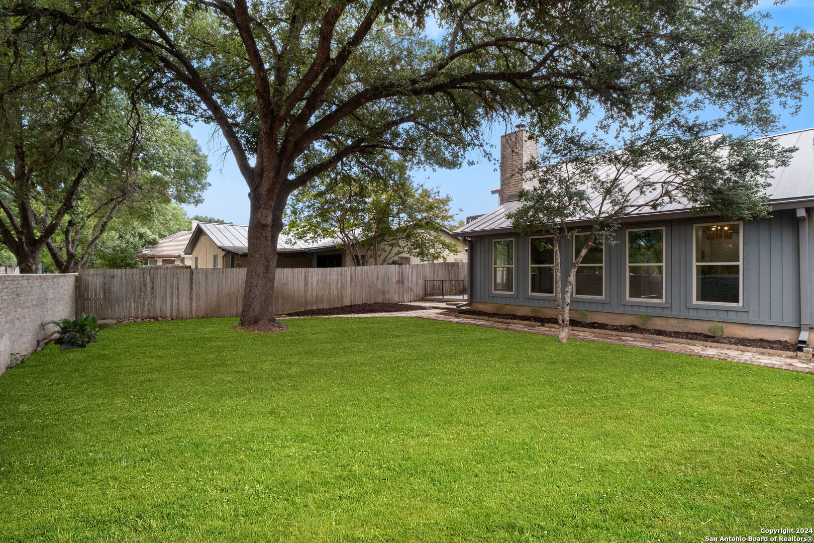 15 Campden Cir