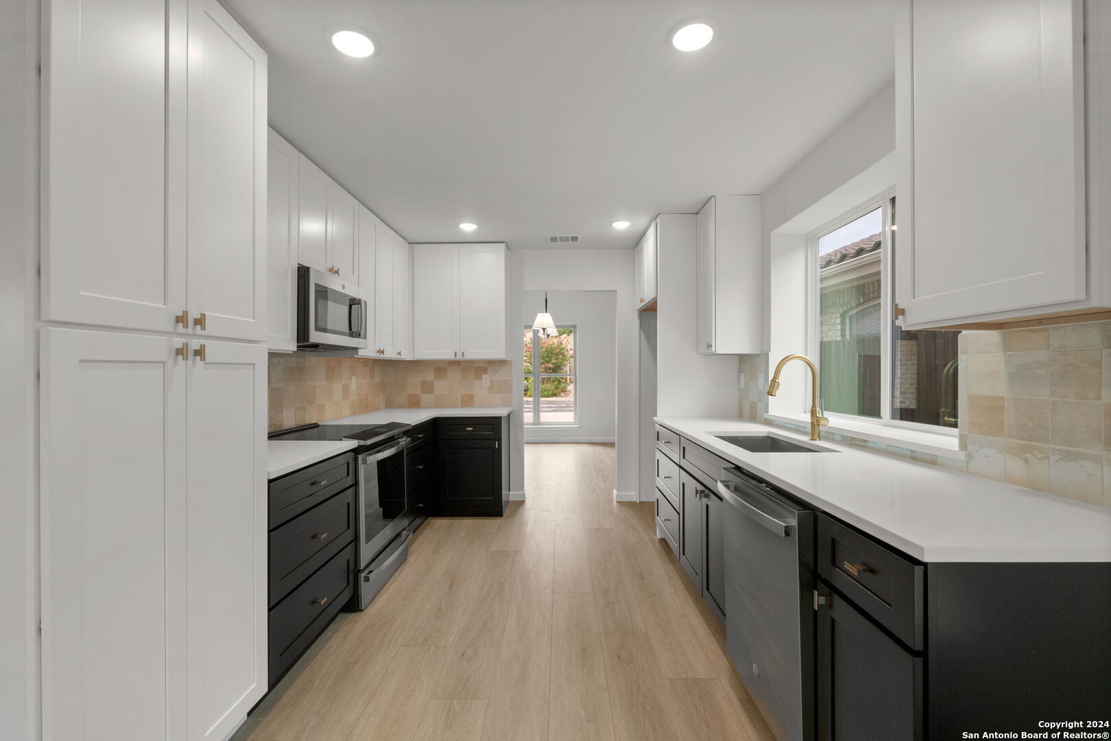 15 Campden Cir