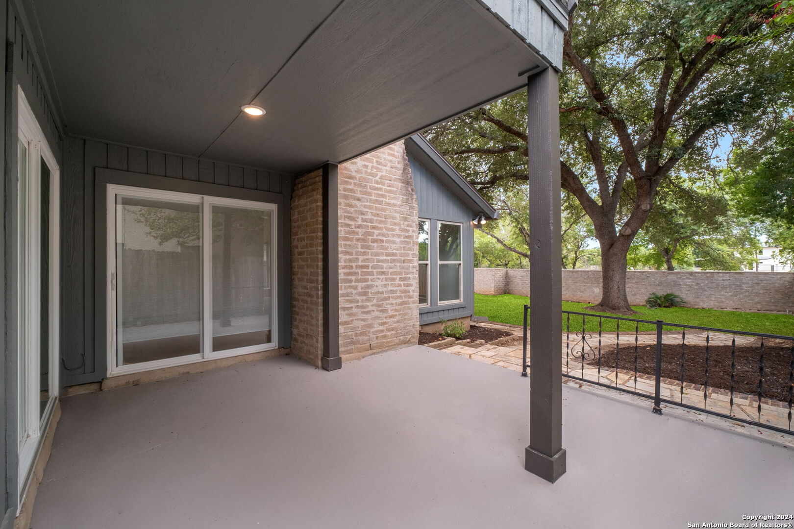15 Campden Cir