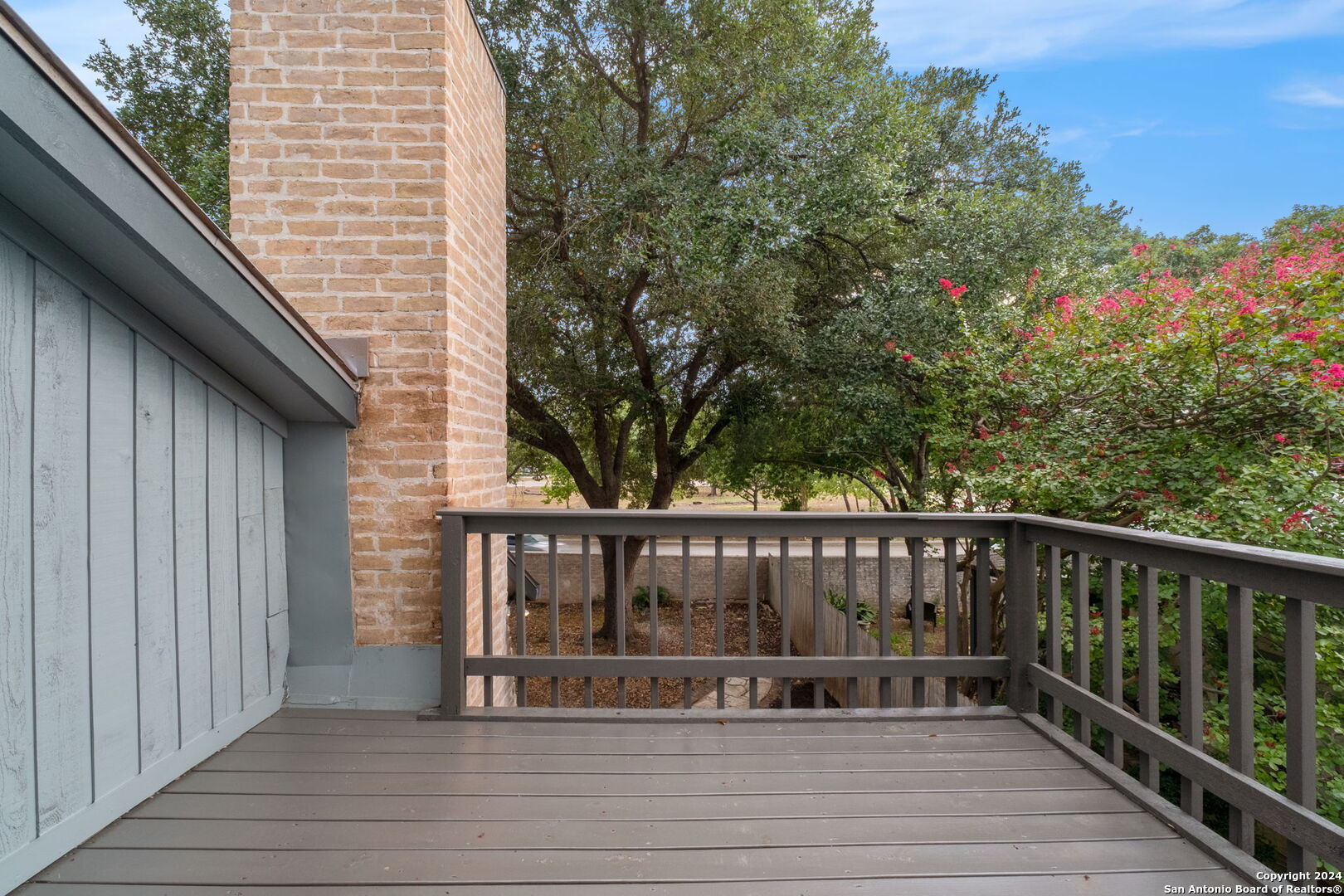 15 Campden Cir