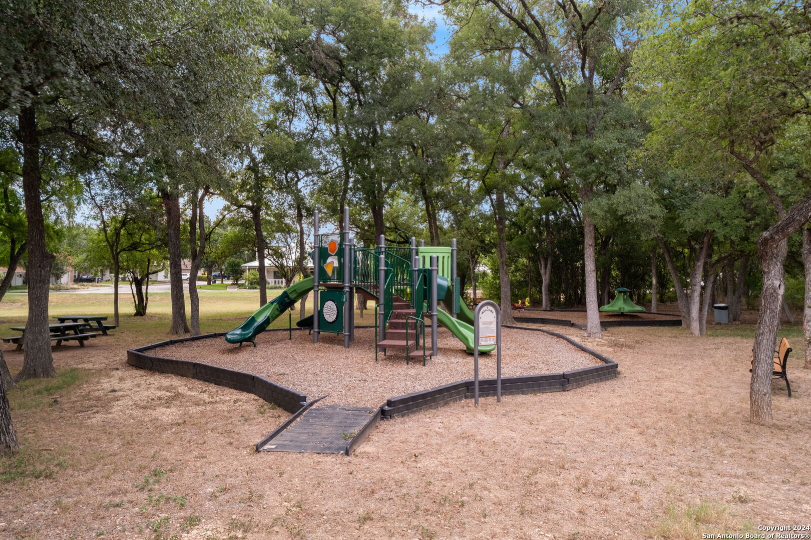 15 Campden Cir